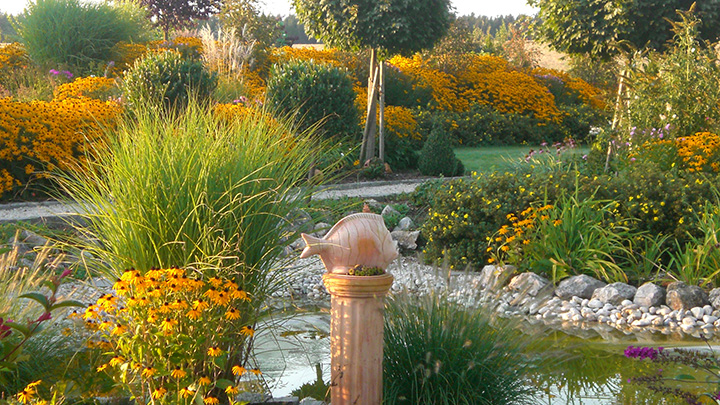 Garten im Gästehaus Dingolfing / Straubing 1